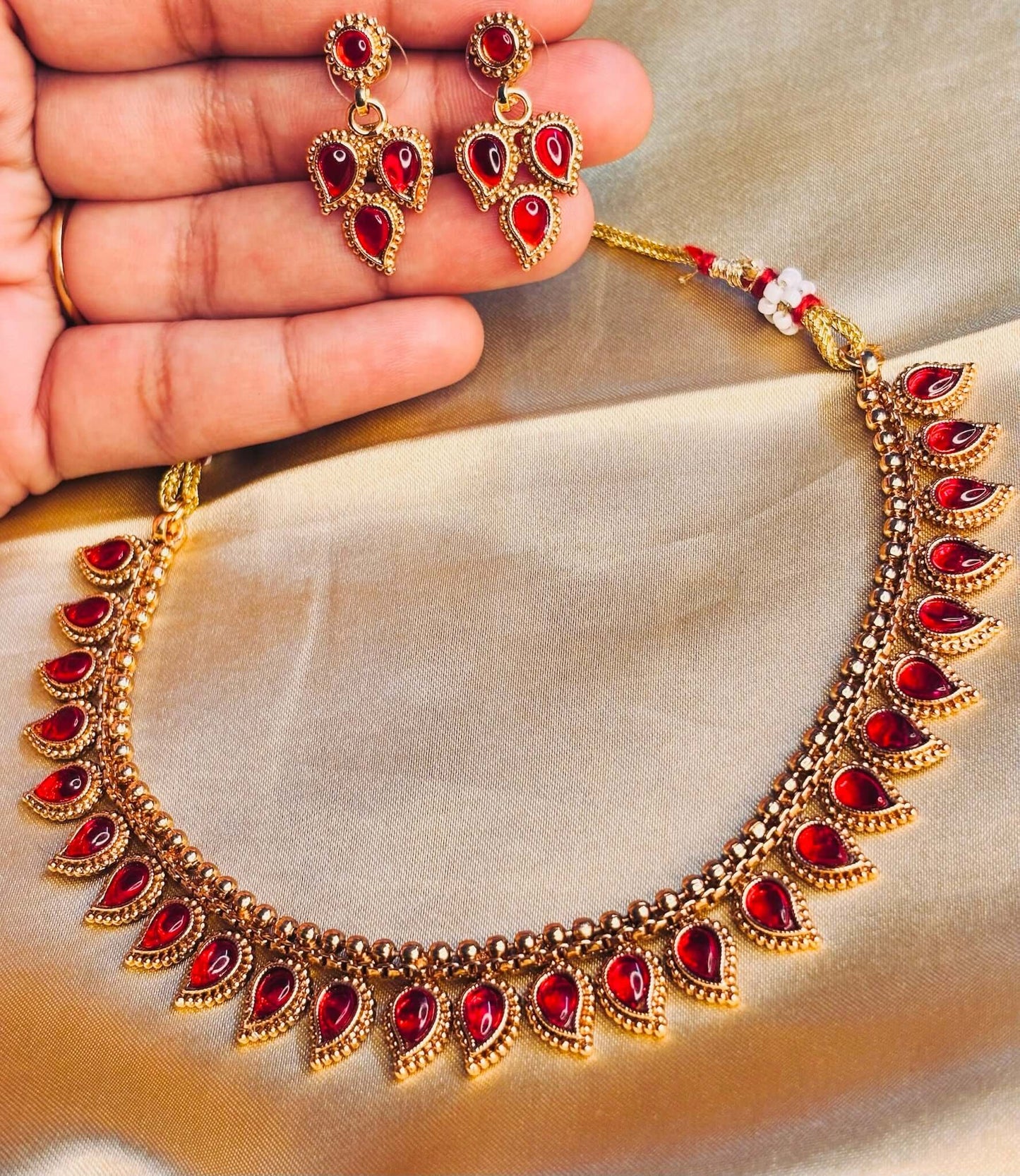 Elegant red teardrop kundan choker necklace with matching earrings