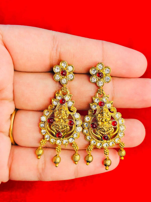 Ruby stone jewelry set with square cut stones and antique detailing
